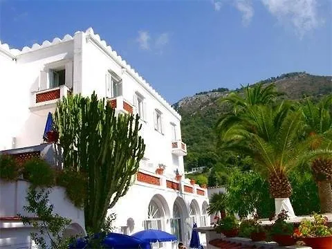 Casa Caprile أناكابْري